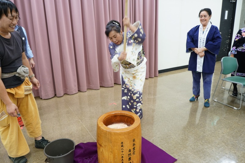 「第20回JPHMAコングレス記念大会海外来賓歓迎・参加者懇親パーティー」餅つき1